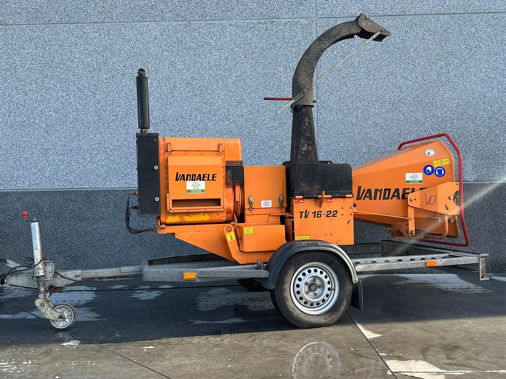 Broyeur végétaux 16 cm tractable Vandael